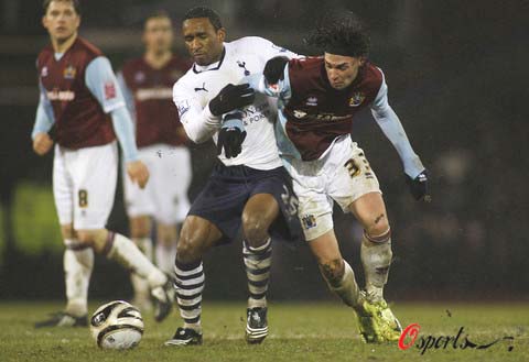 CBA：深圳男篮三分火力全开 主场击败上海